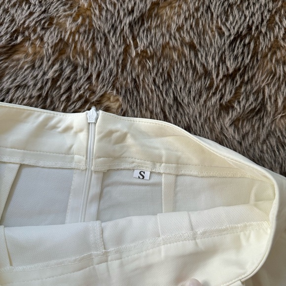 Floerns Elegant Button Front Fold Pleated Shorts, Size Small, NWT - Picture 6 of 7